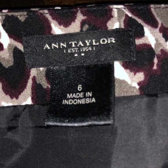Stunning Ann Taylor Skirt - Picture 3 of 3
